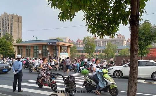 創新(xīn)賦能(néng)|育衆智能(néng)升(shēng)降柱助力平安校(xiào)园建設