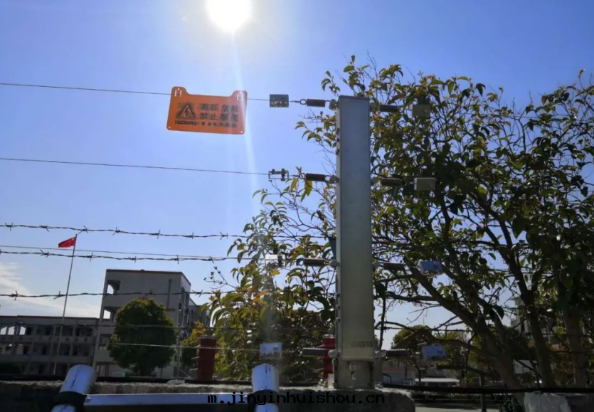 淺談张(zhāng)力电子圍欄及(jí)在(zài)石(dàn)油(yóu)化(huà)工行業的(de)應(yìng)用(yòng)